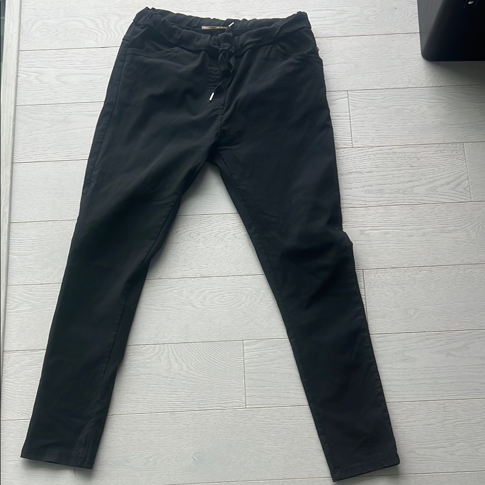 Black Pants with Comfortable Fit and Stylish Design